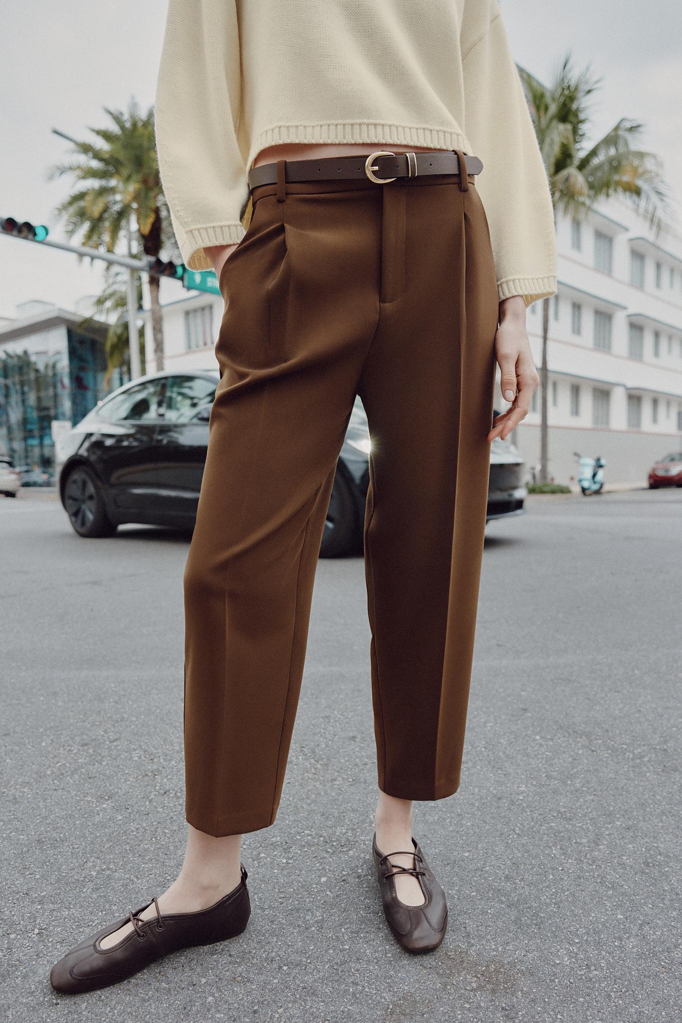 BELTED PLEATED PANTS